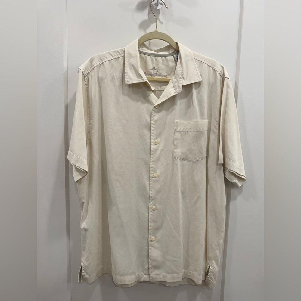 Tommy Bahama shirt Men’s ivory short sleeve shirt. Size Large